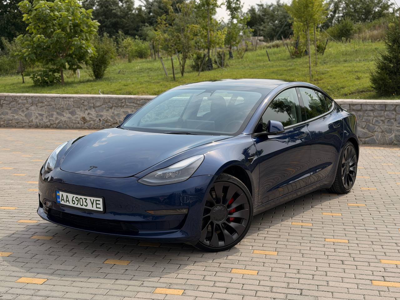 Tesla Model 3 — фото 1
