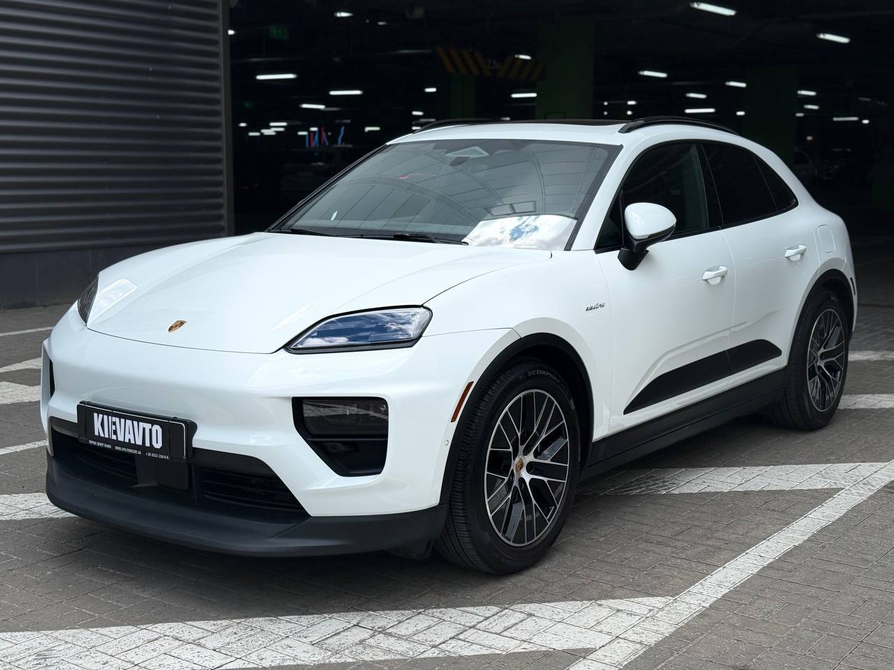 Porsche Macan Electric — фото 1