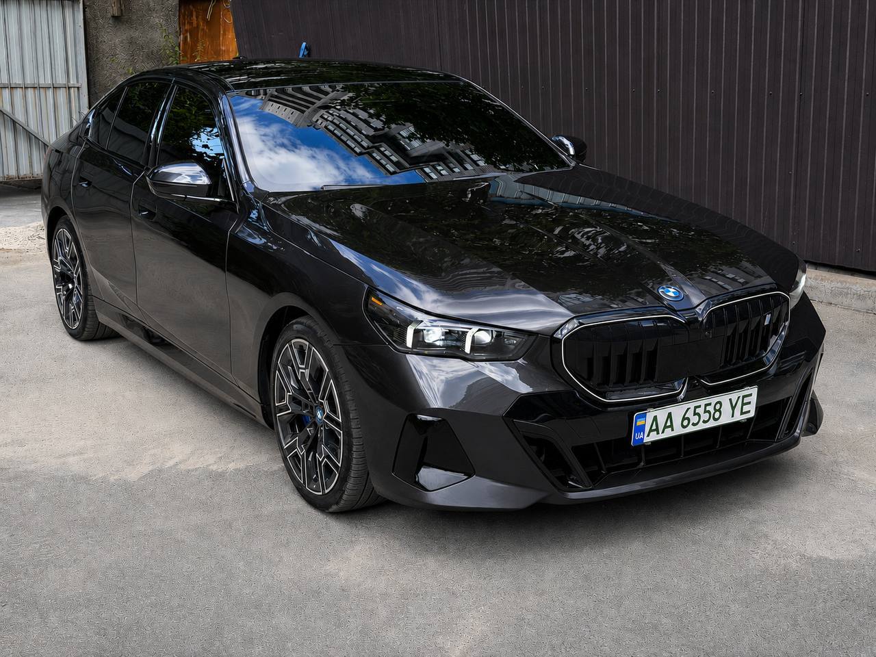 BMW i5 — фото 1