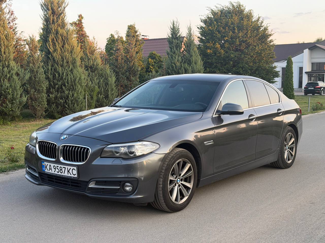 BMW 520I — фото 1