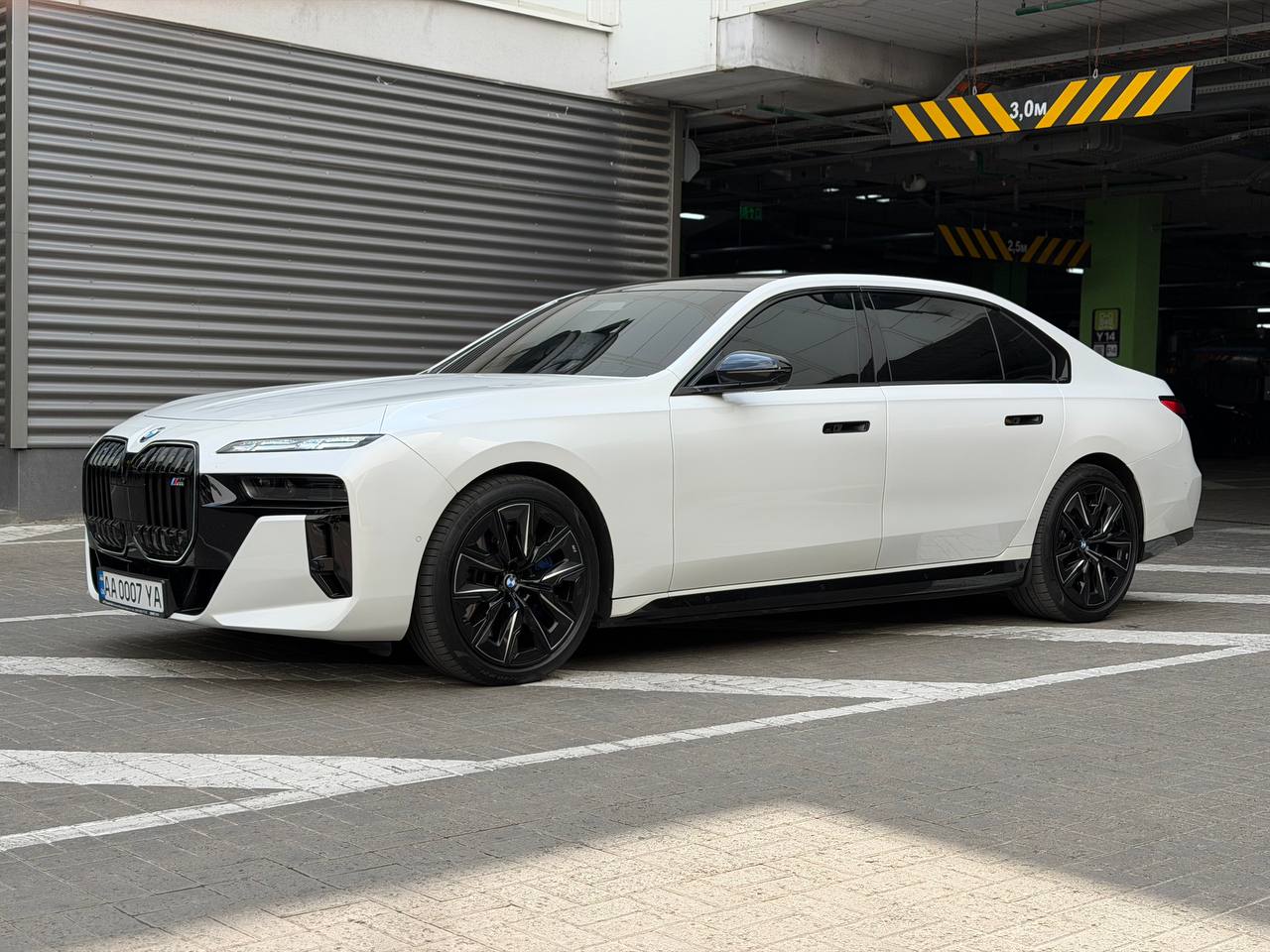 BMW I7 Xdrive 60 — фото 1