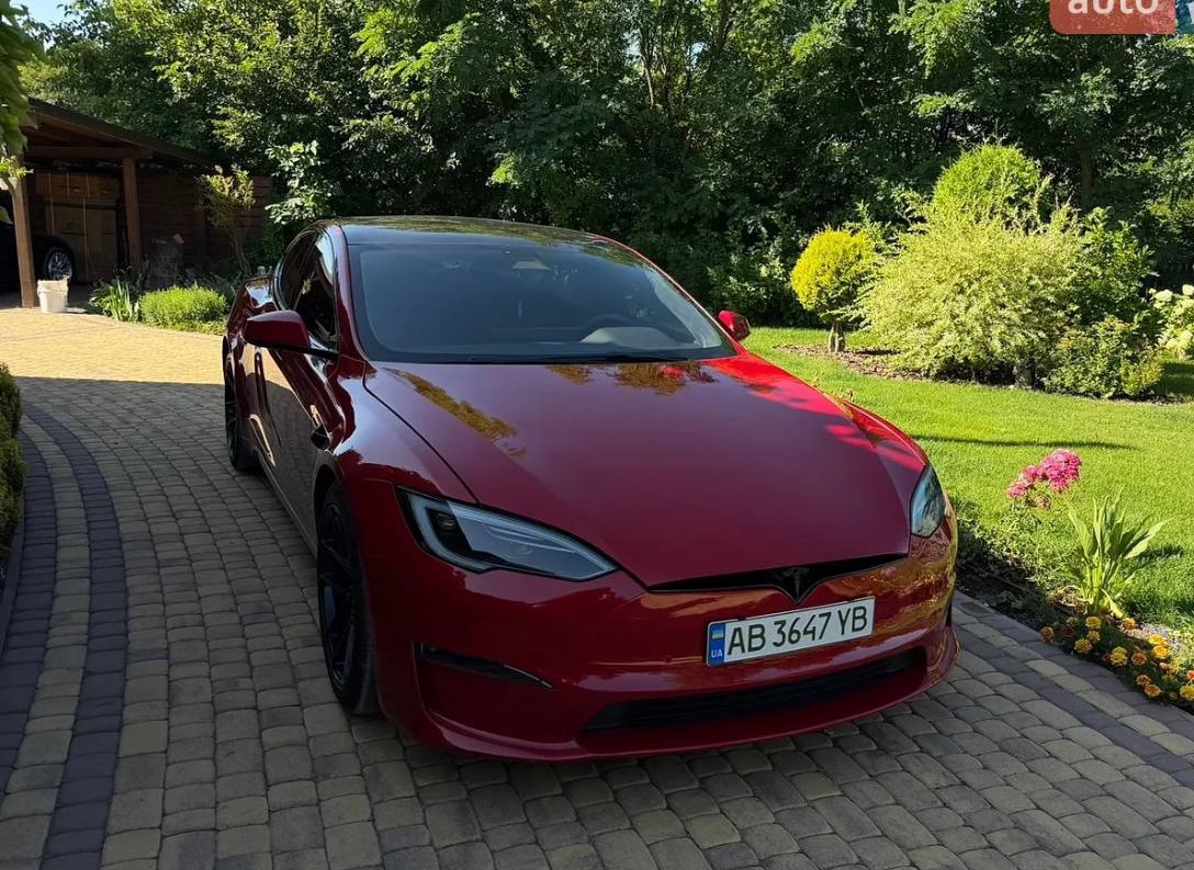 Tesla Model S — фото 1