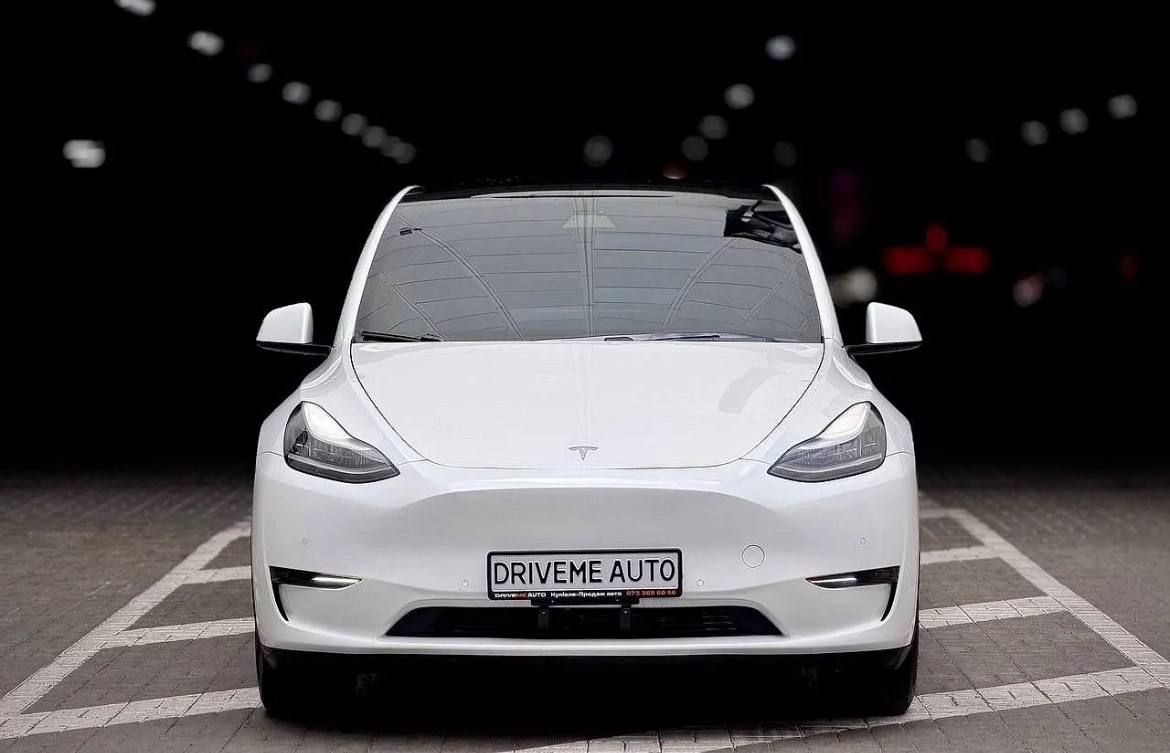 Tesla Model Y — фото 1