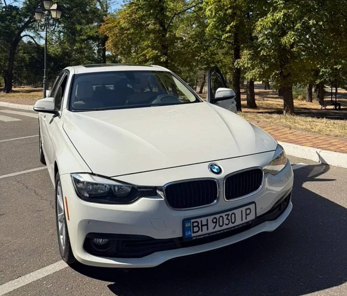 BMW 320i — фото 1