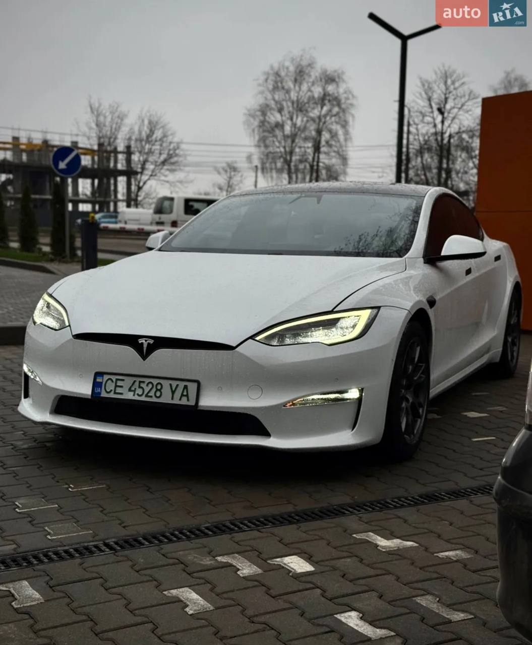 Tesla Model S — фото 1
