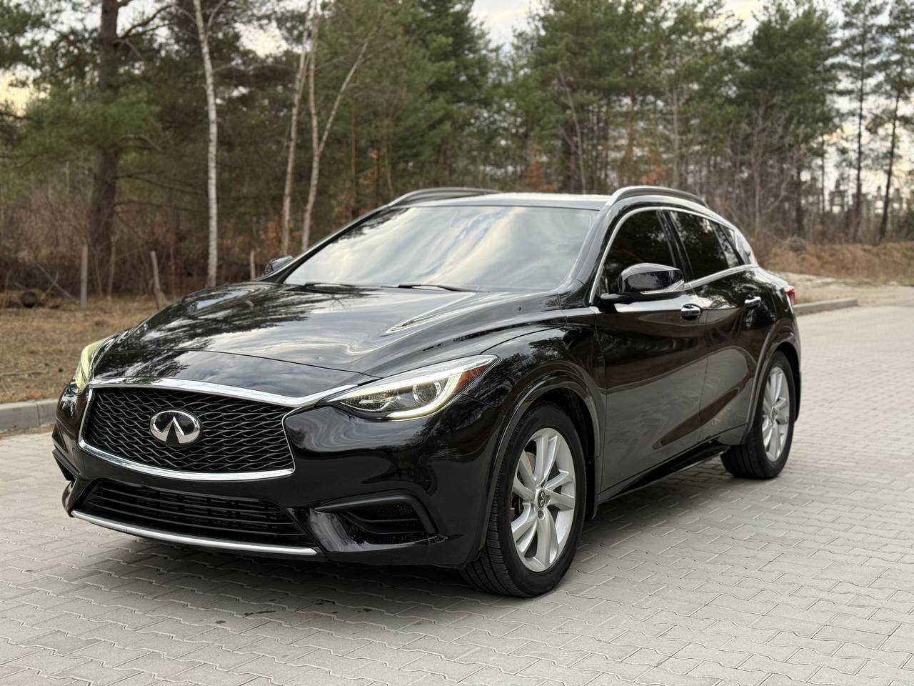 Infiniti QX30 — фото 1