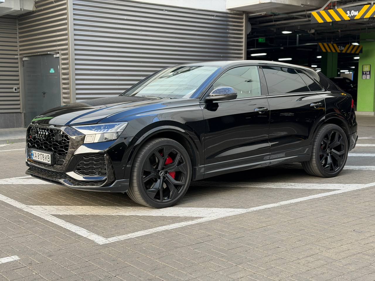 Audi RS Q8 — фото 1
