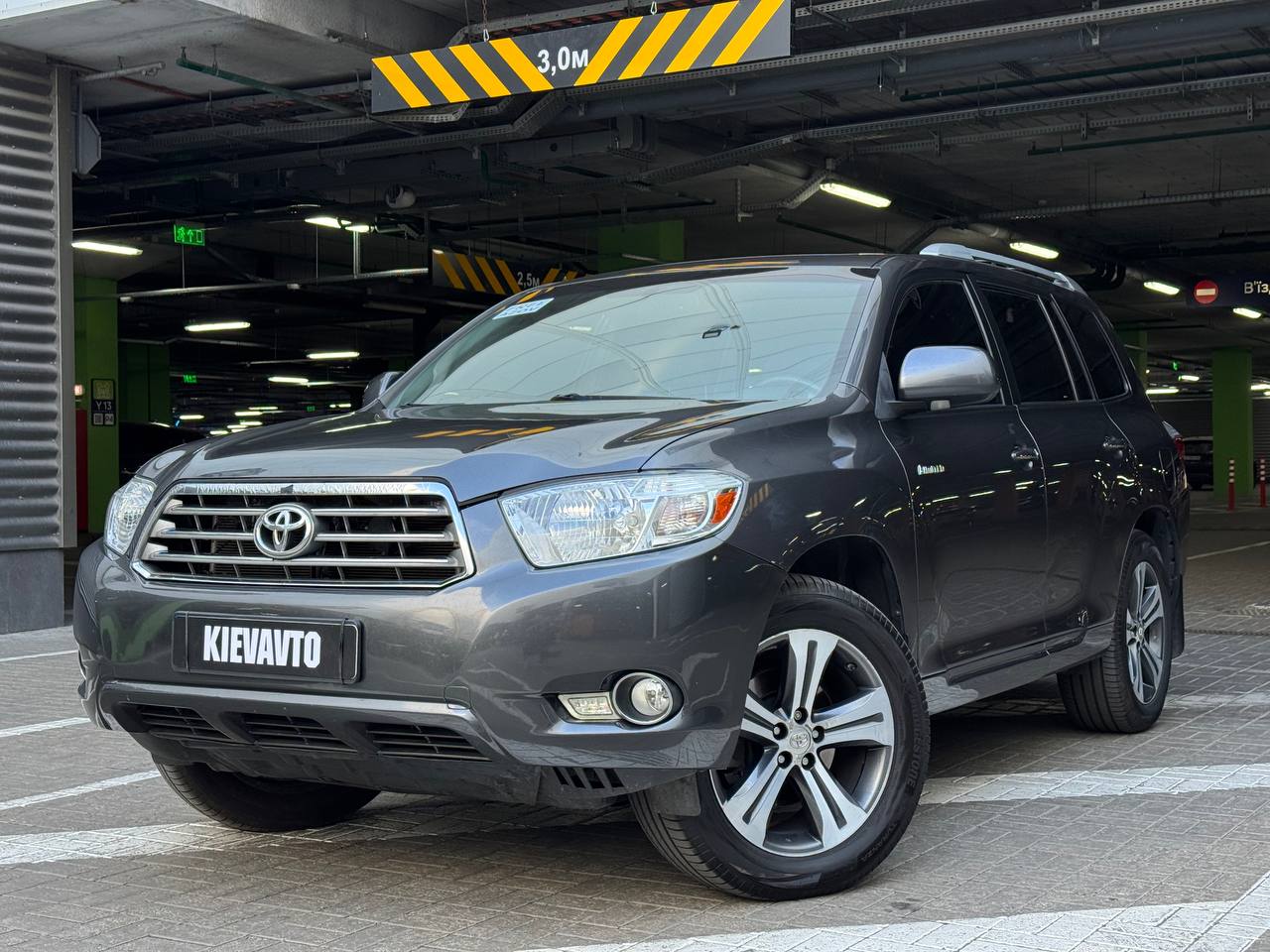 Toyota Highlander — фото 1