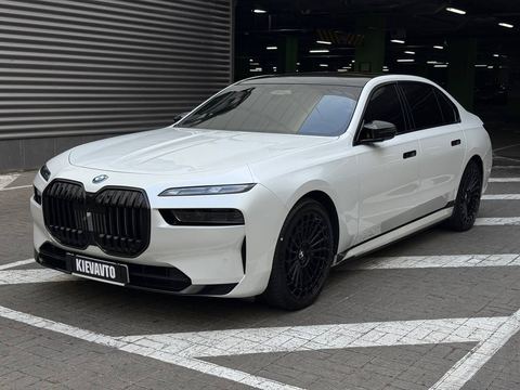 BMW i7