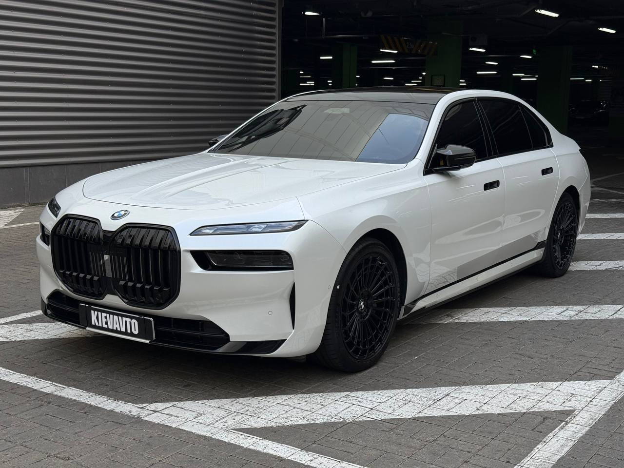 BMW I7 Xdrive 60 — фото 1