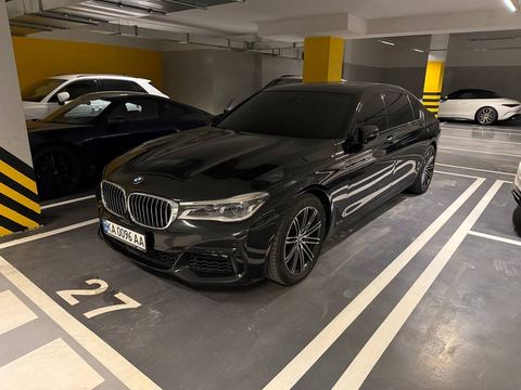 BMW 750i