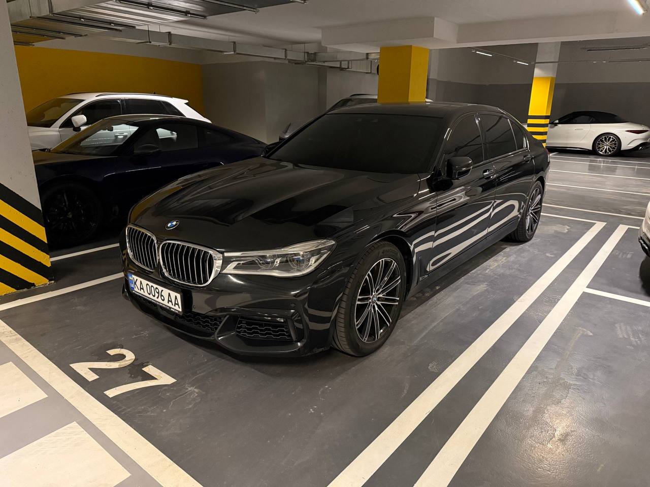 BMW 750i — фото 1