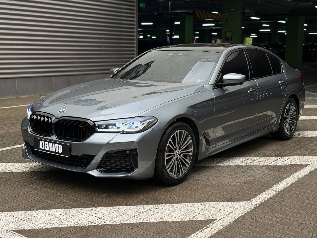 BMW 530i — фото 1