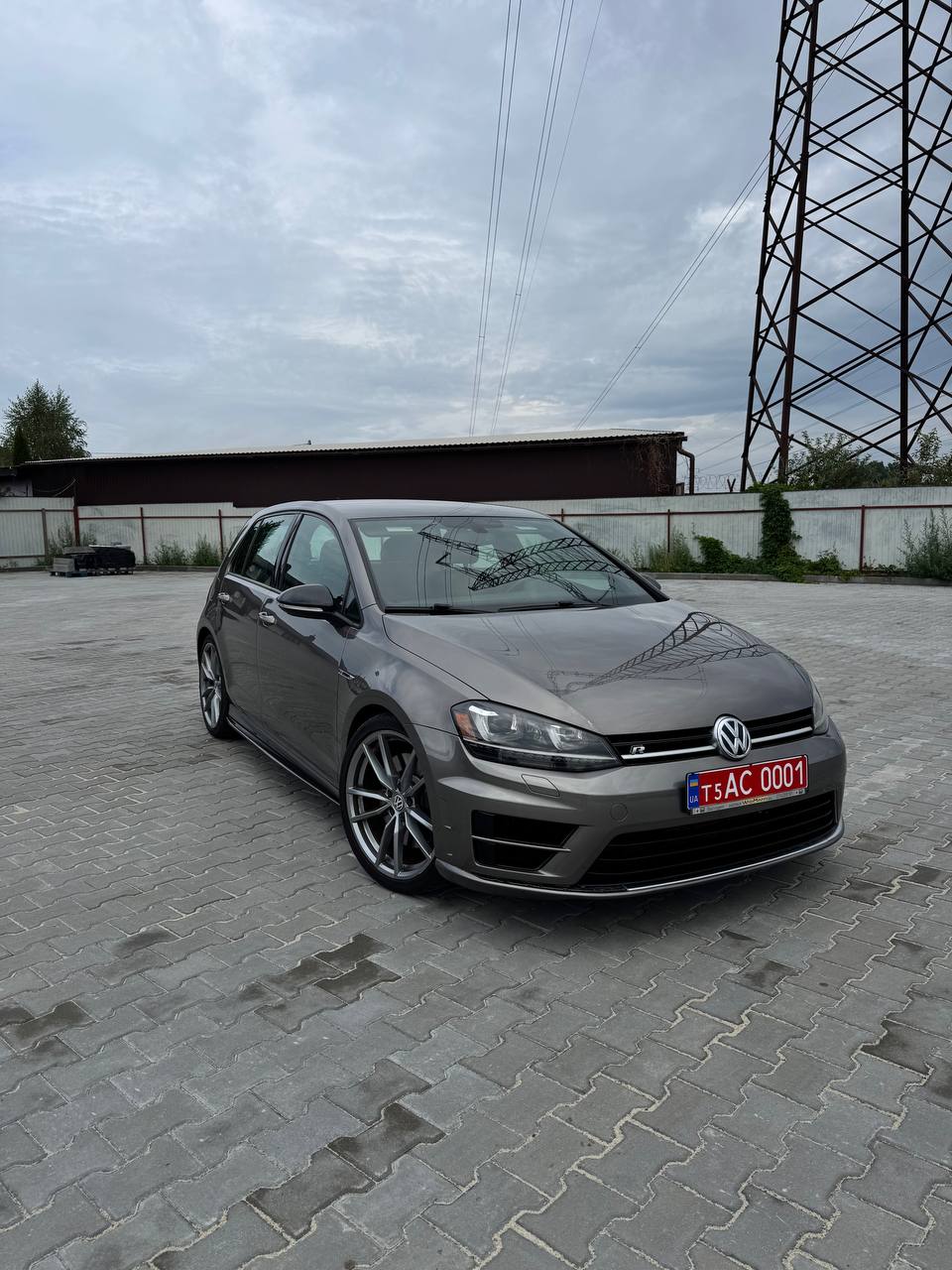 Volkswagen Golf R — фото 1