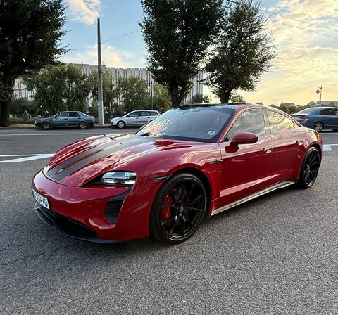 Porsche Taycan Gts — фото 1