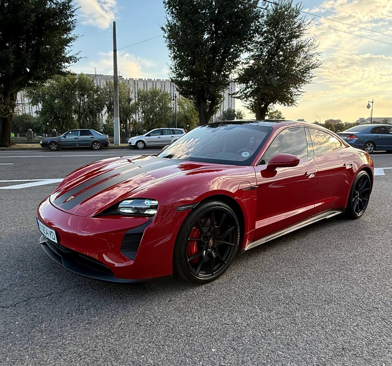 Porsche Taycan Gts — фото 1