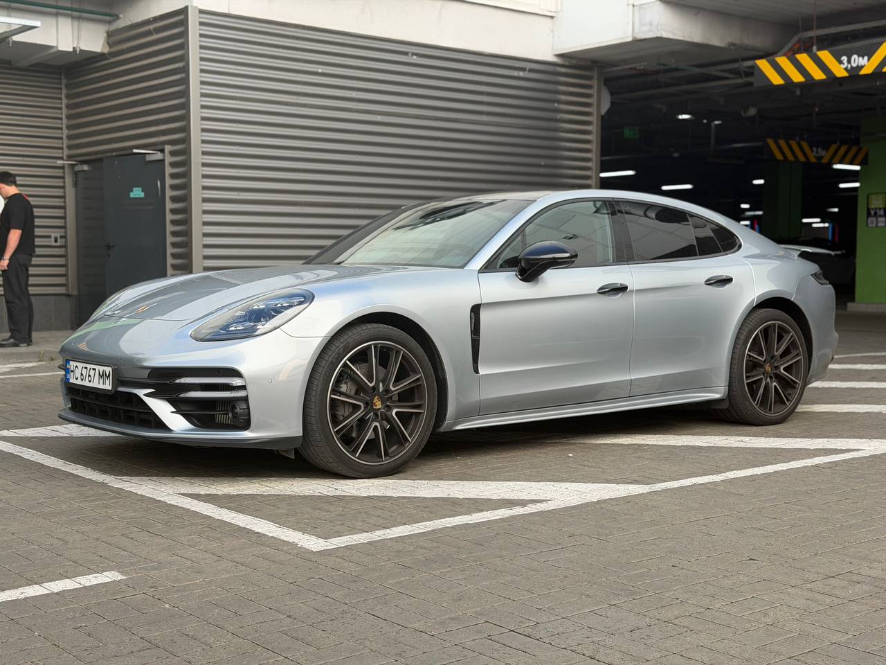 Porsche Panamera 4S — фото 1