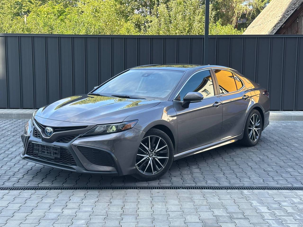 Toyota Camry — фото 1