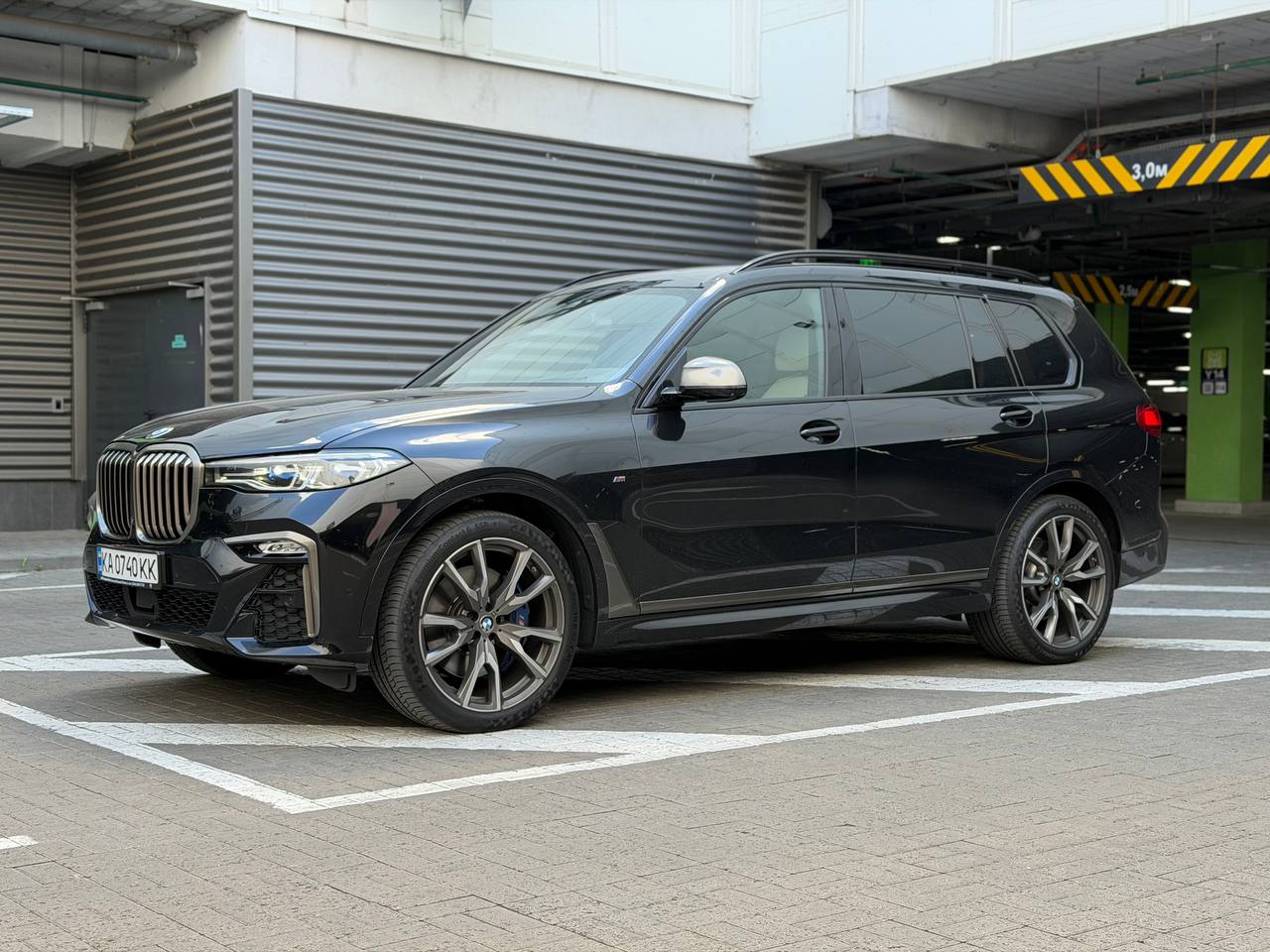 BMW X7 M50D — фото 1