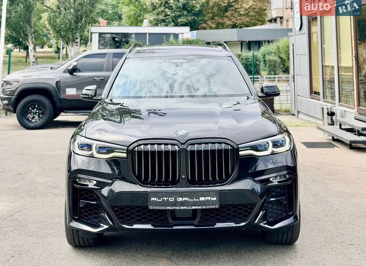 BMW X7 M50d — фото 1