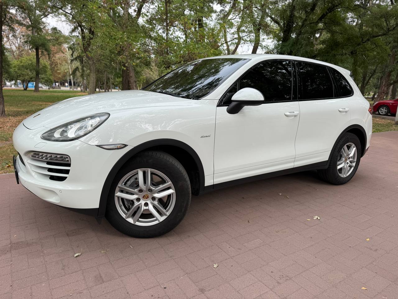 Porsche Cayenne — фото 1