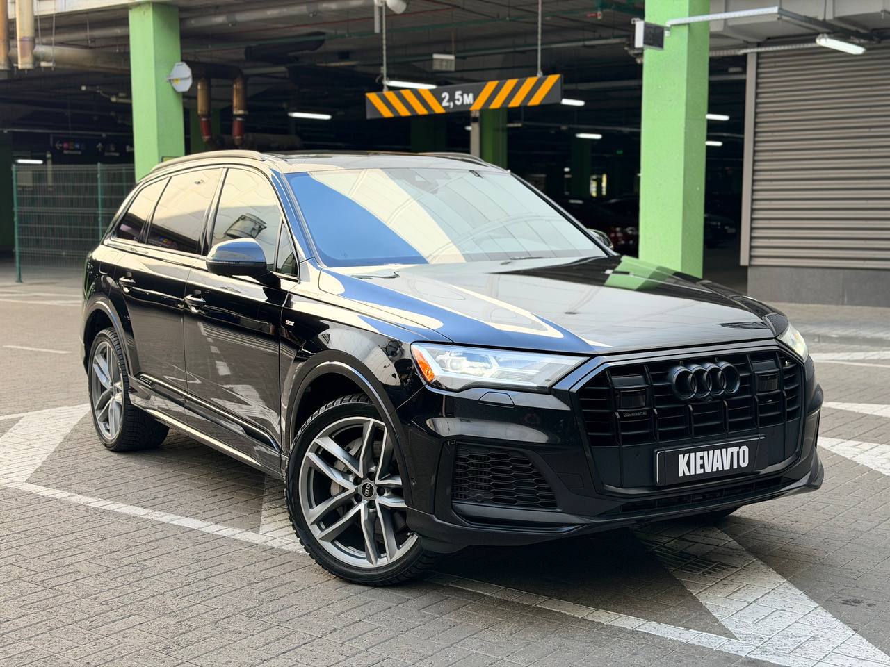 Audi Q7 — фото 1