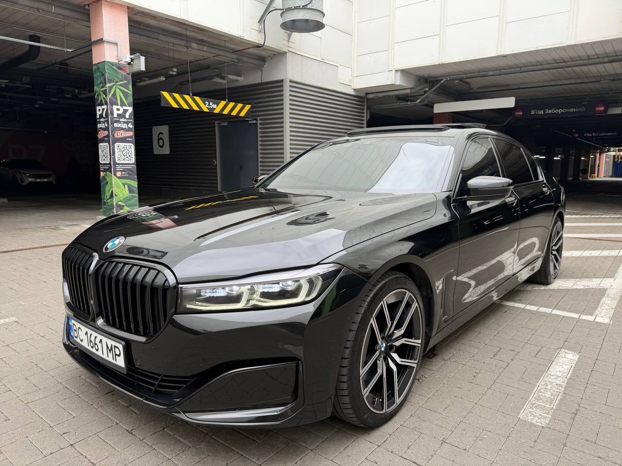 BMW 740i — фото 1