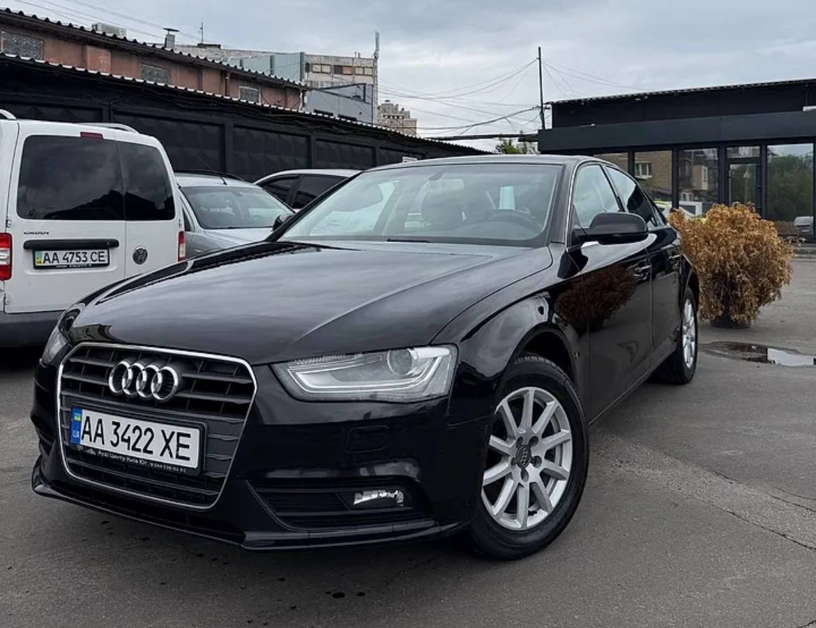 Audi A4 — фото 1