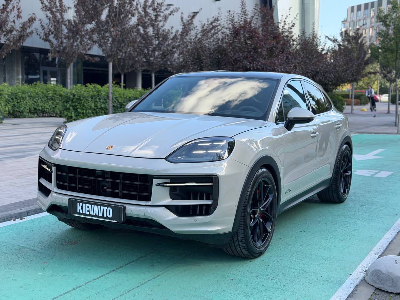 Porsche Cayenne Coupe GTS — фото 1