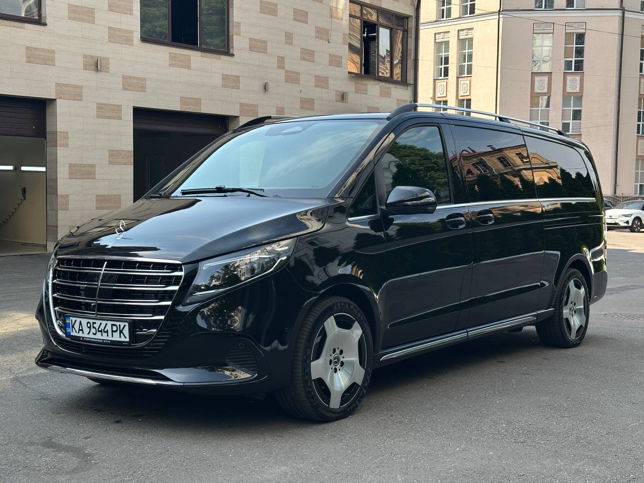 Mercedes-Benz V300D Extra Long — фото 1