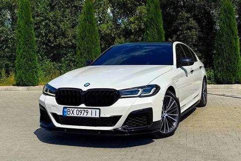 BMW 530e — фото 1