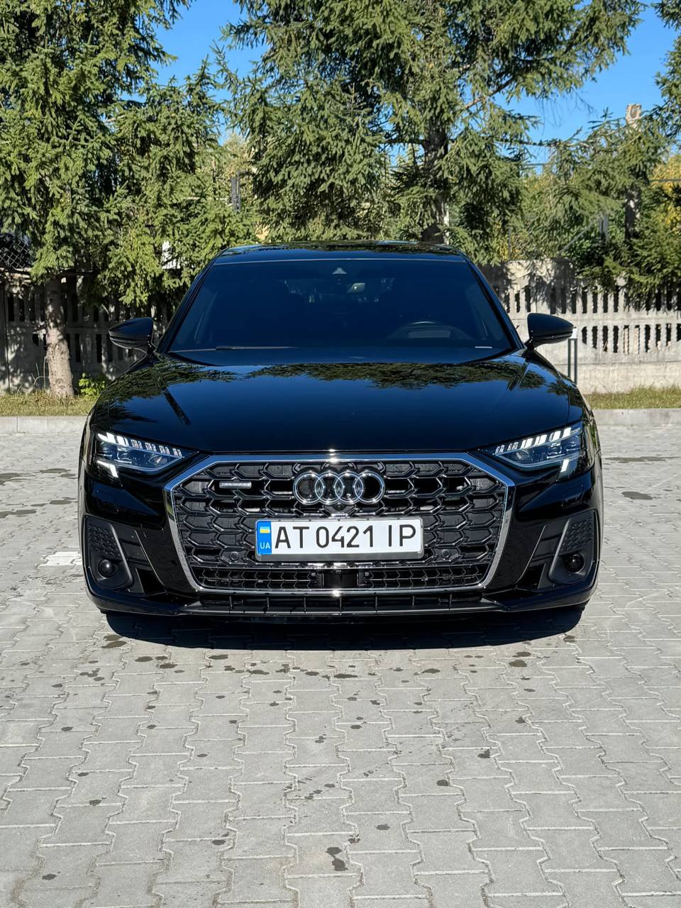 Audi A8 L — фото 1
