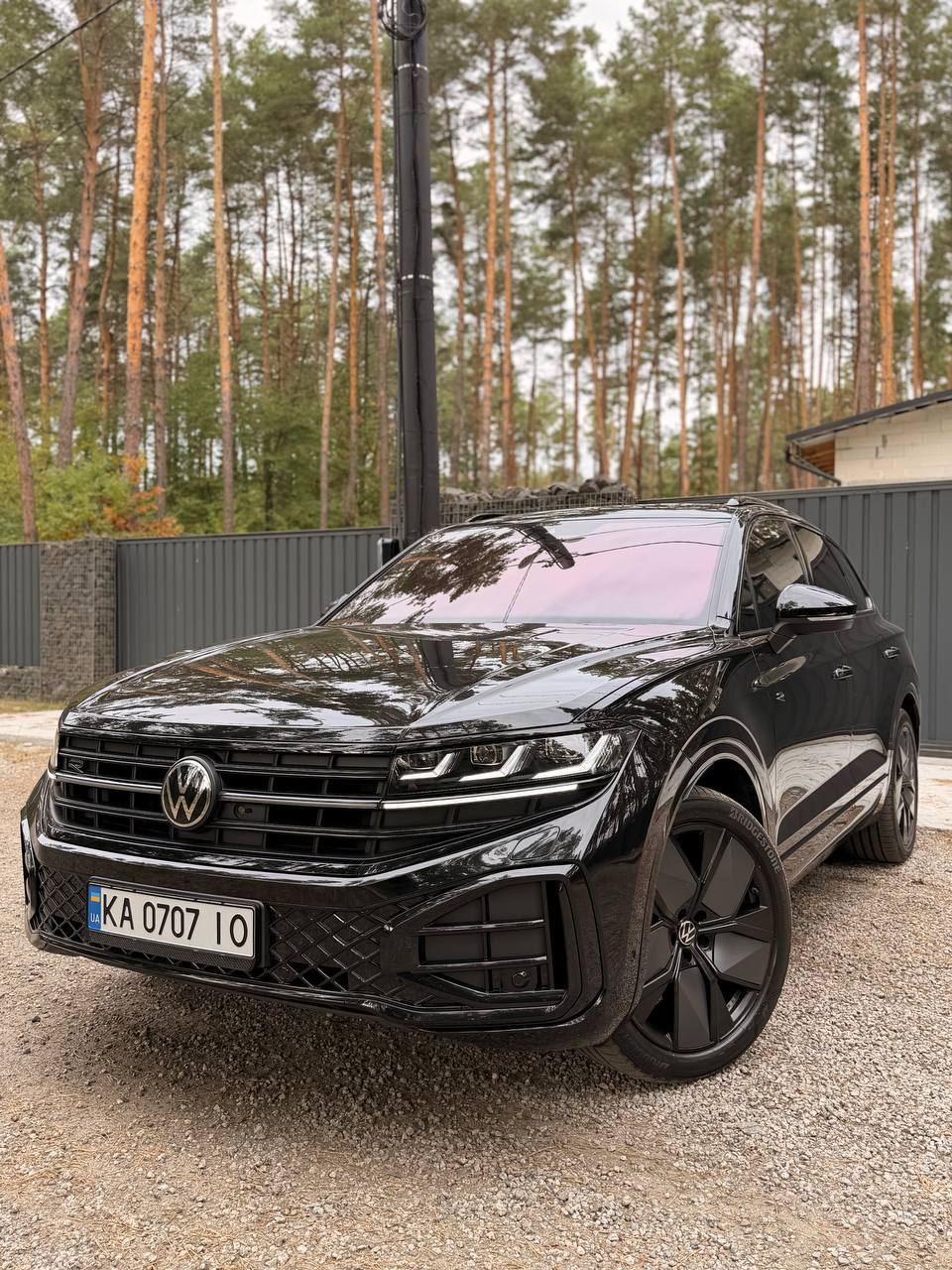 Volkswagen Touareg — фото 1