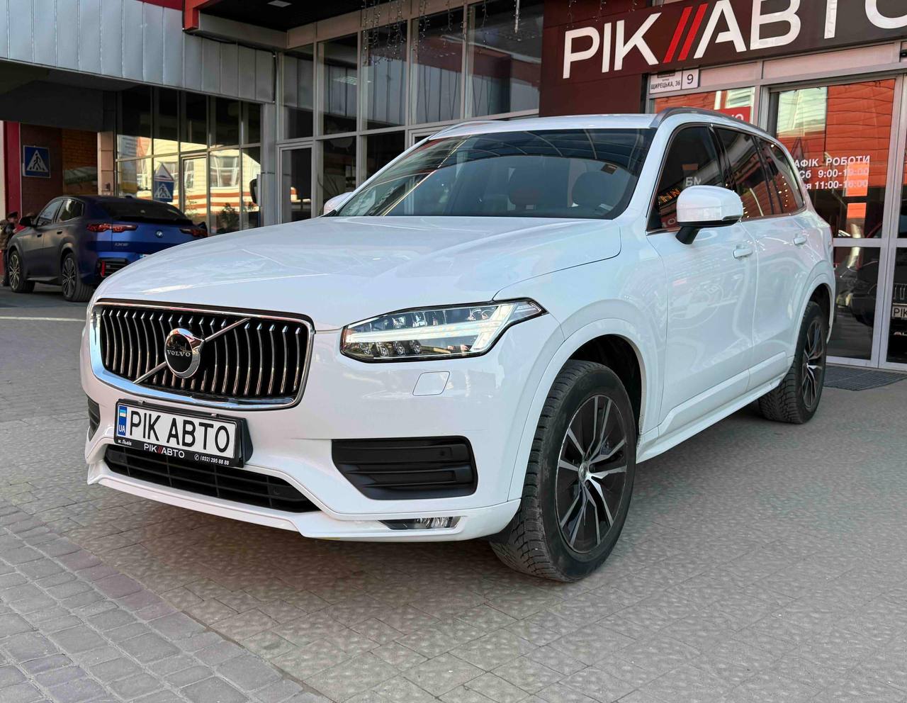 Volvo XC90 T5 Momentum — фото 1