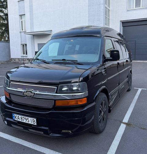 Chevrolet Express — фото 1