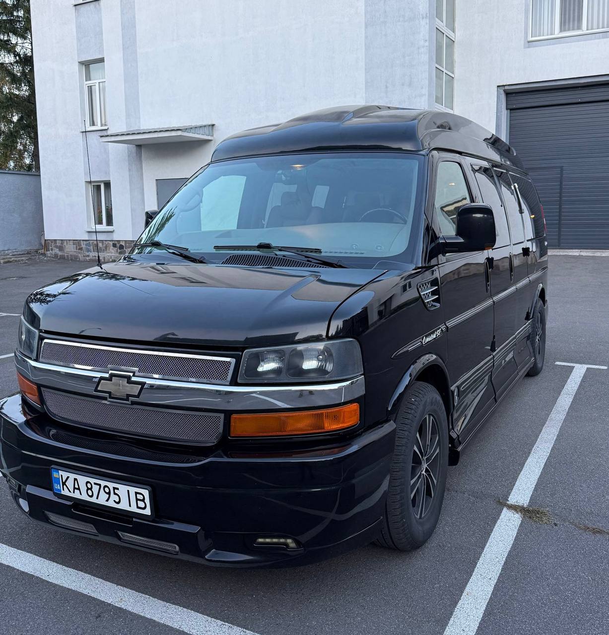 Chevrolet Express — фото 1