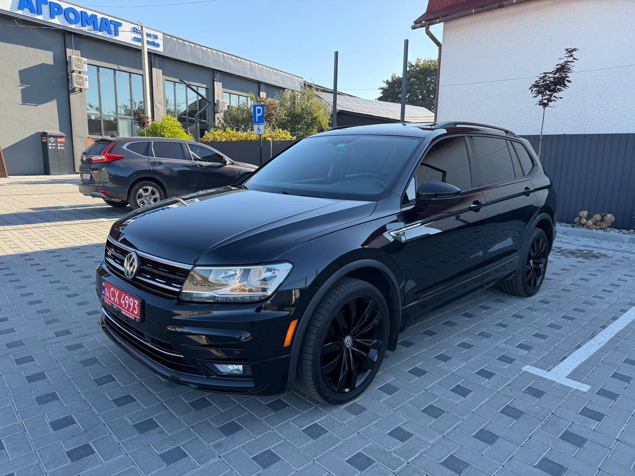 Volkswagen Tiguan — фото 1