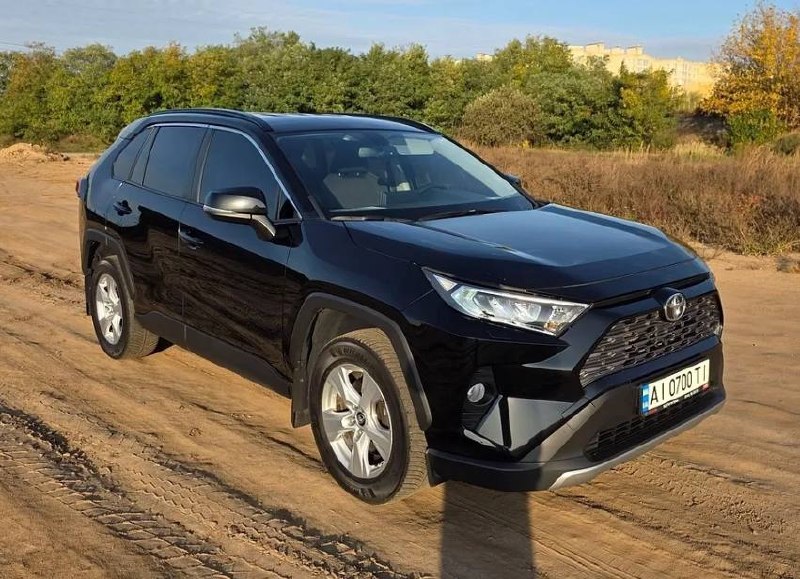 Toyota RAV4 — фото 1