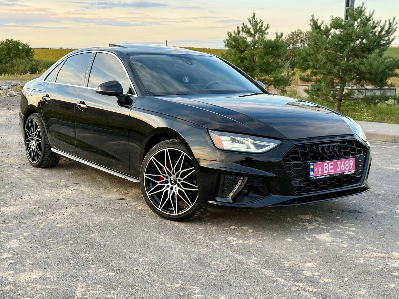 Audi A4 — фото 1