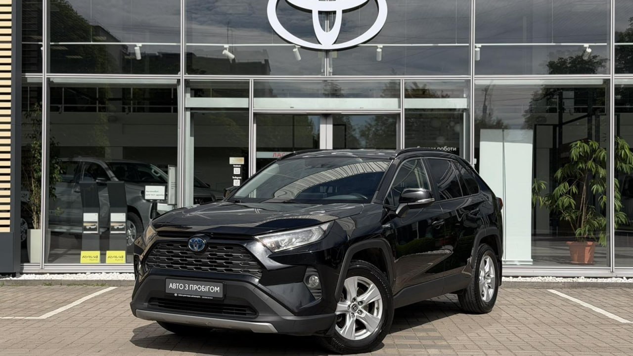 Toyota RAV4 — фото 1