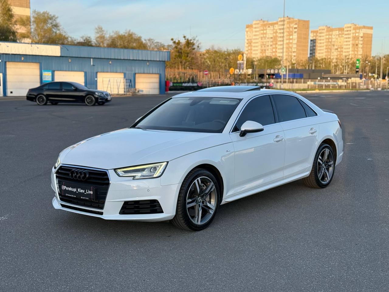 Audi A4 — фото 1