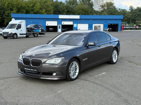 BMW 750i