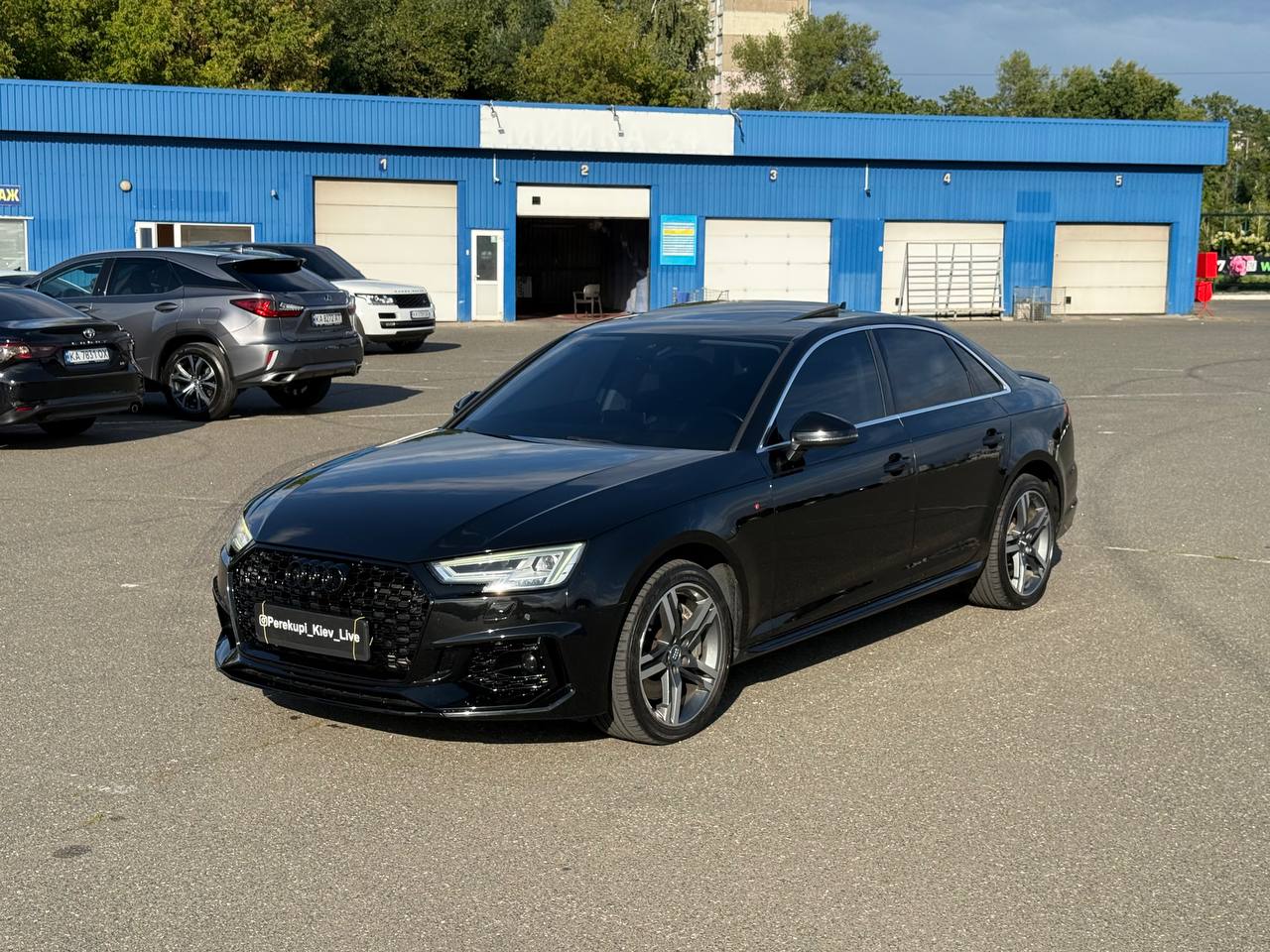 Audi A4 — фото 1