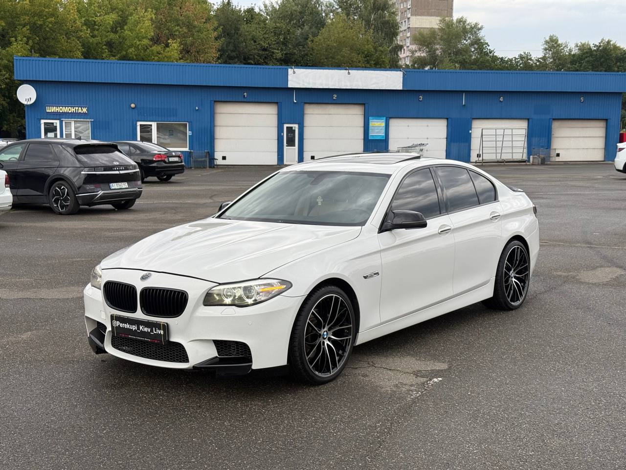 BMW 528i — фото 1