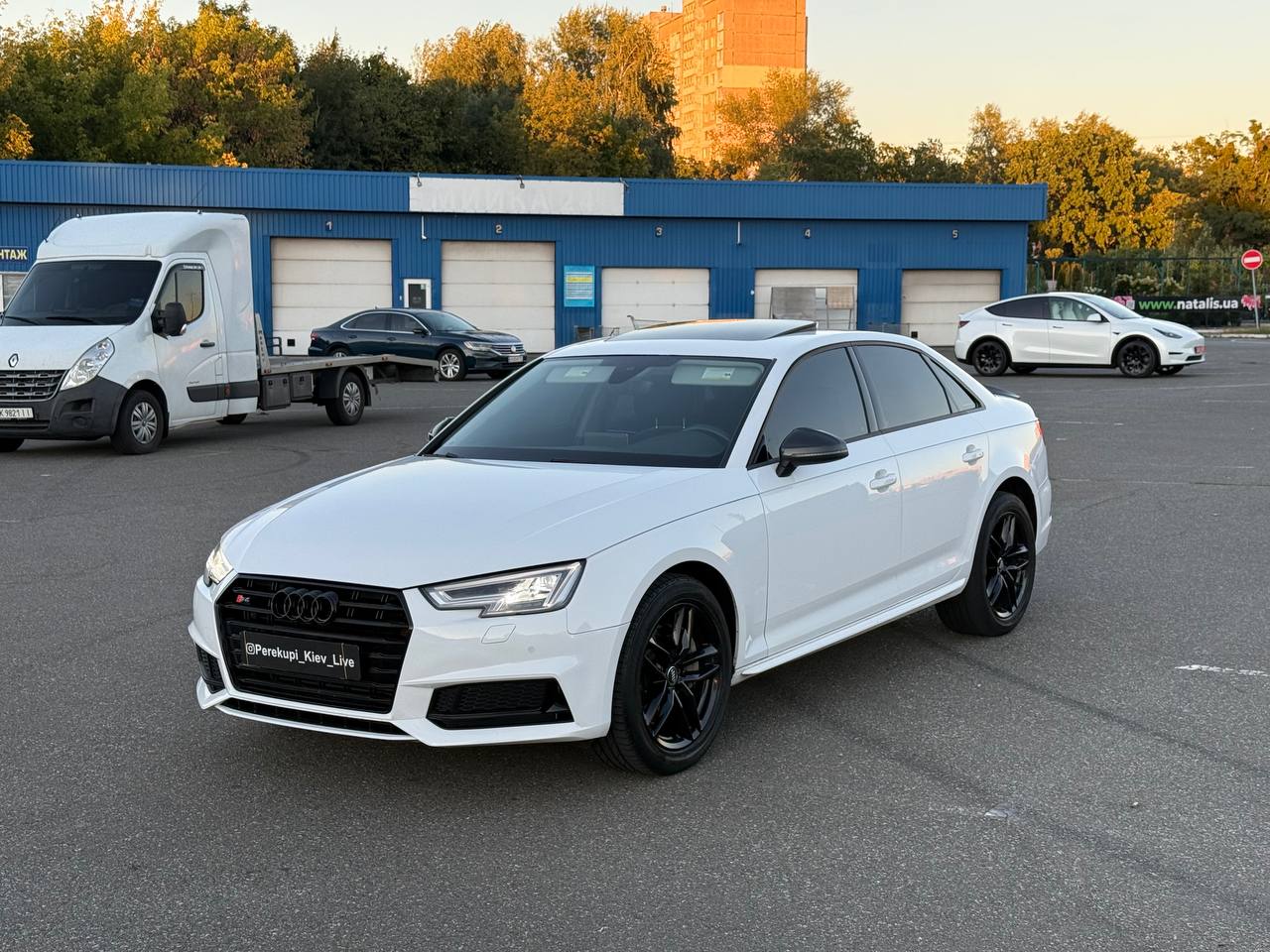 Audi A4 — фото 1