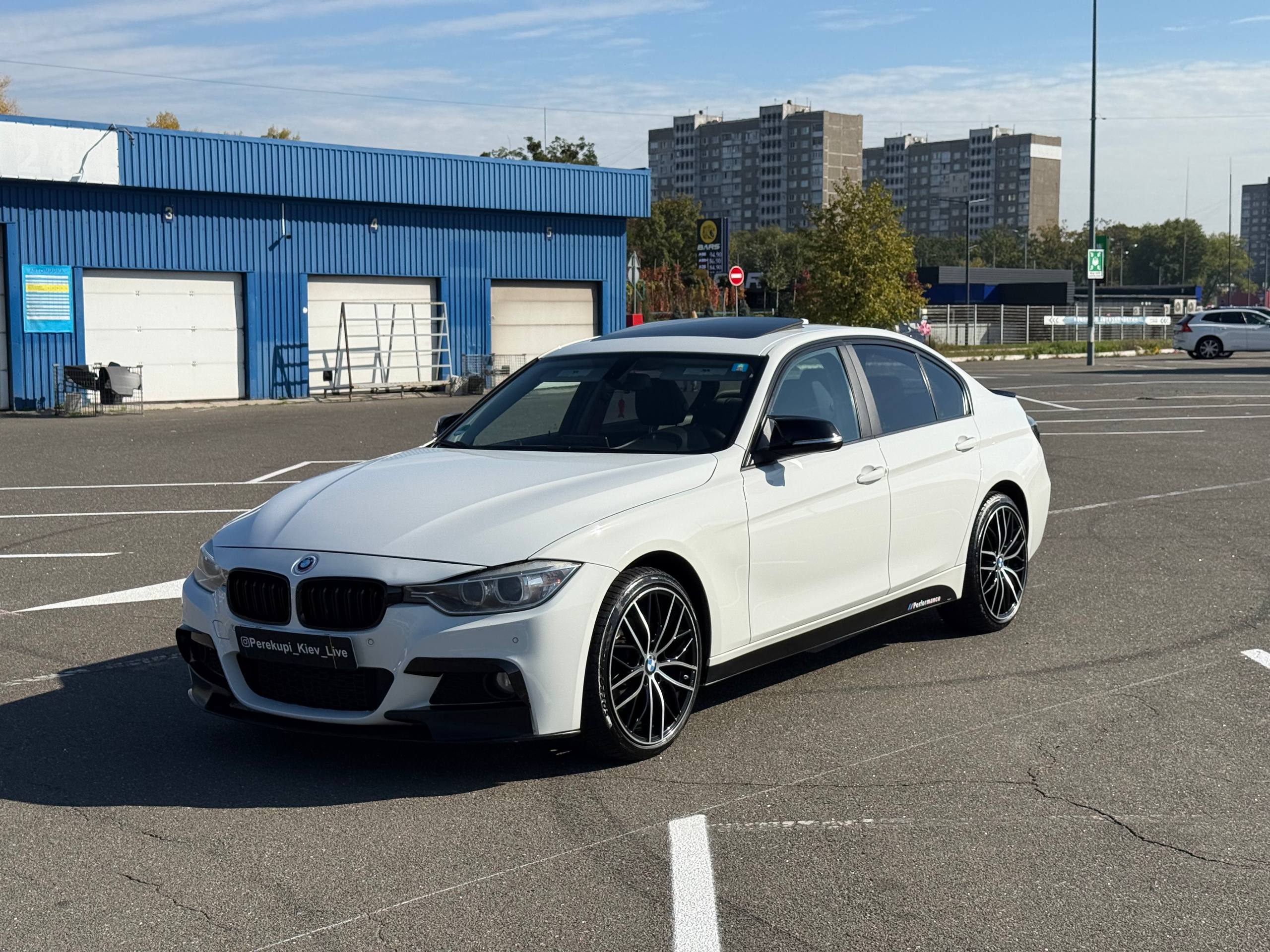 BMW 328i — фото 1