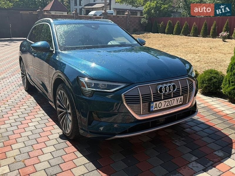 Audi e-tron — фото 1