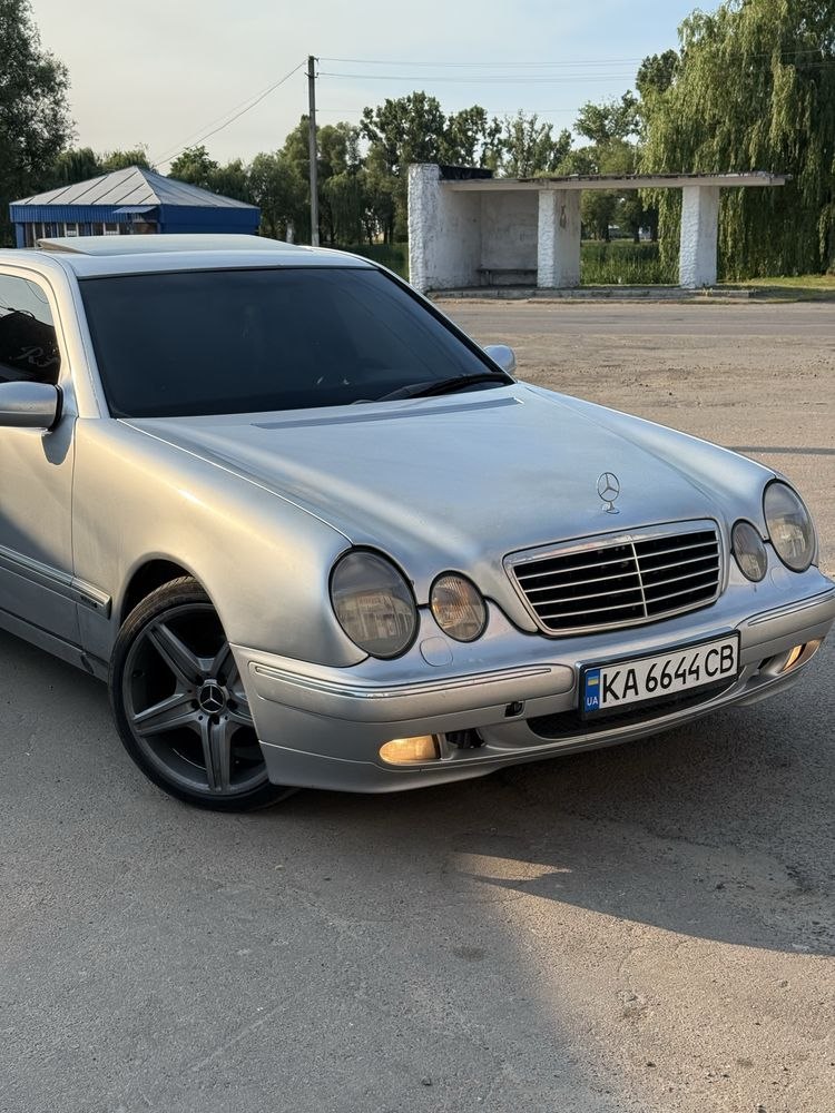 Mercedes-Benz W210 3.2