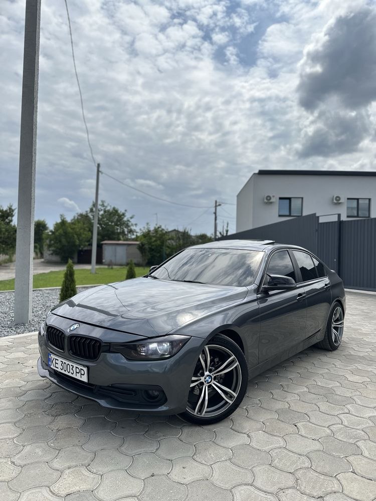 BMW 320i — фото 1