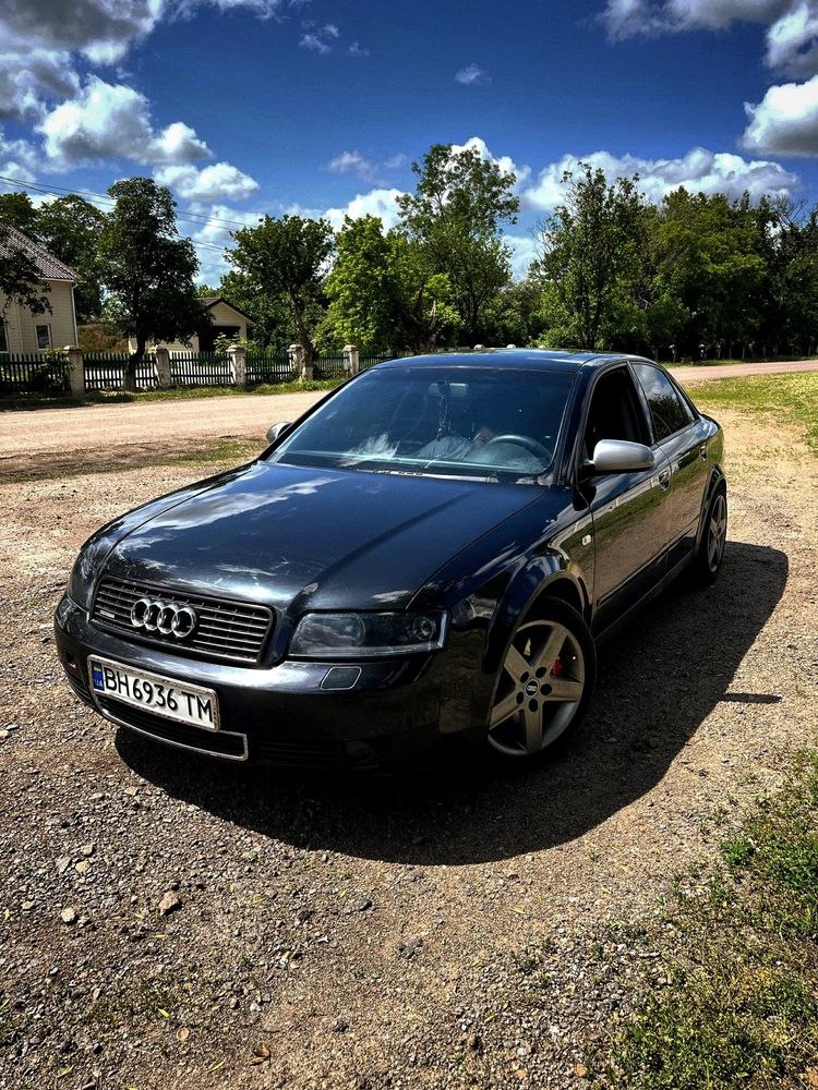 Audi A4 — фото 1